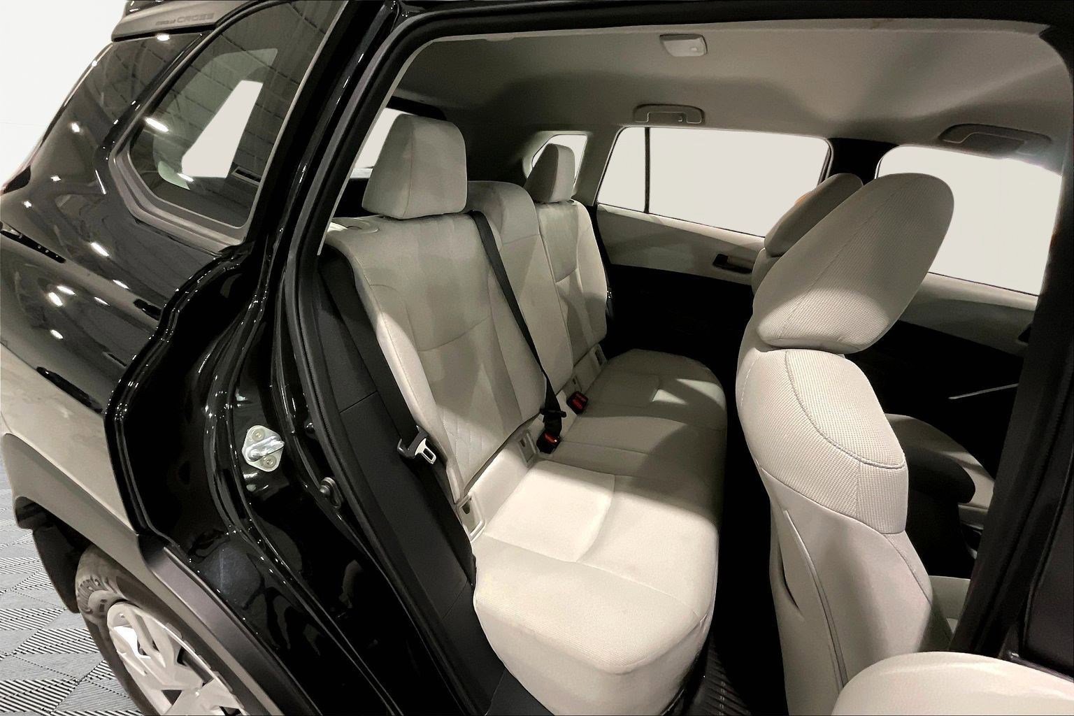 Used 2025 Toyota Corolla Cross L image 26