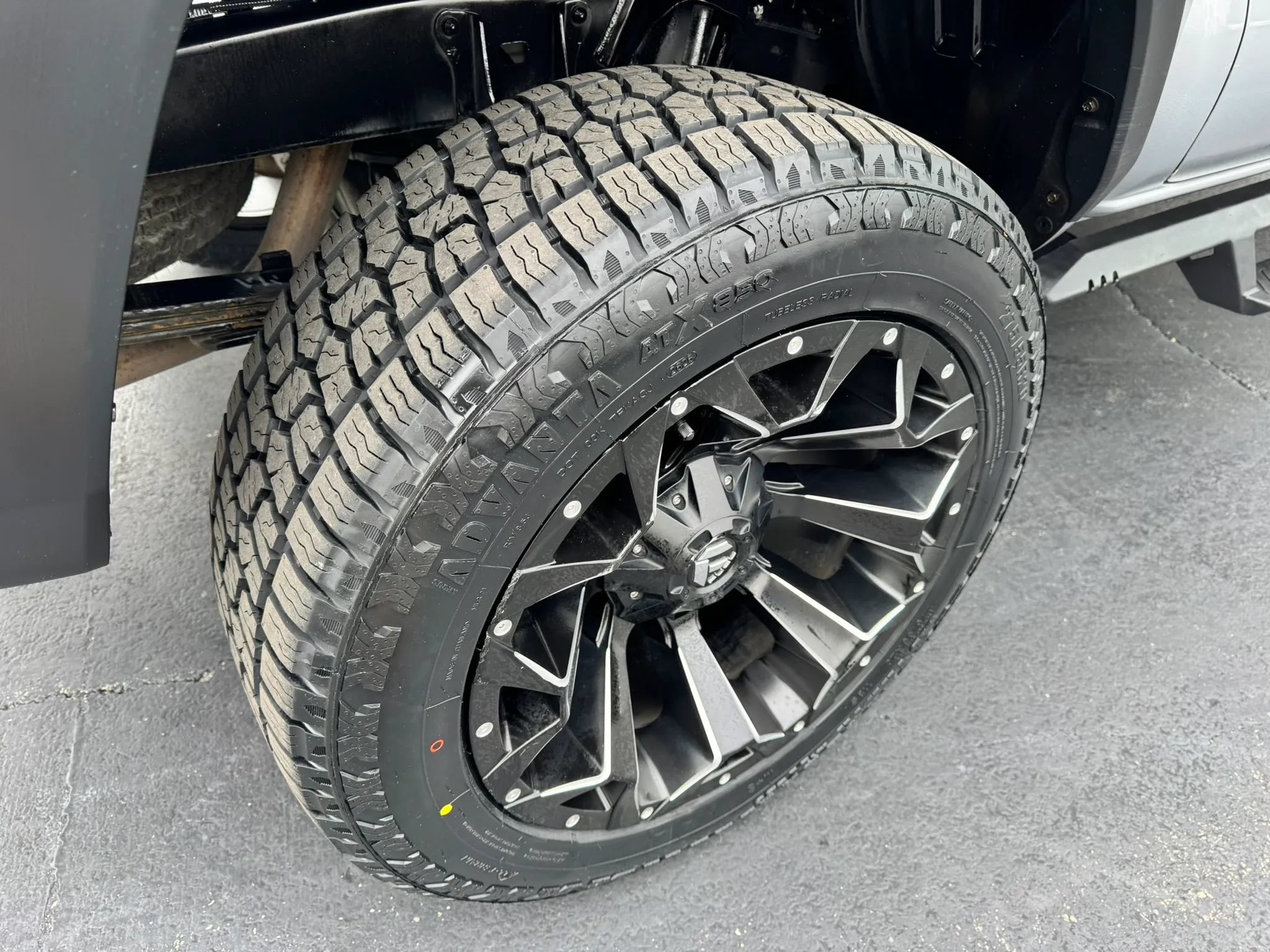 Used 2018 Toyota Tacoma TRD Off-Road w/ Technology Package AWD/4WD image 43