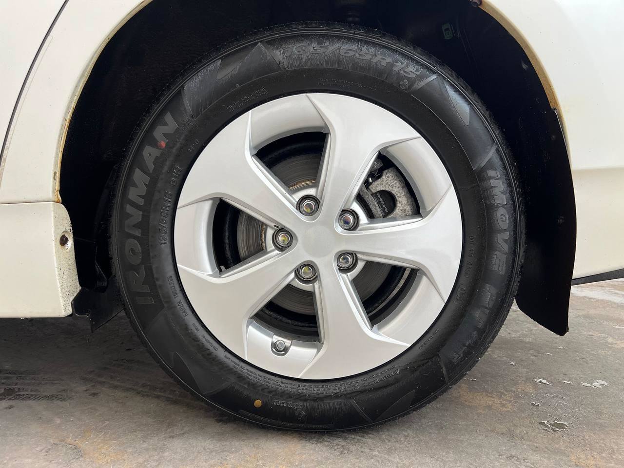 Used 2010 Toyota Prius Three FWD image 25