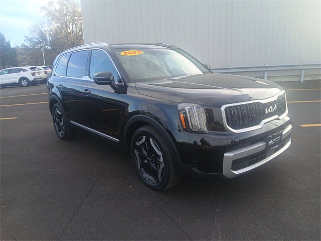 Used 2023 Kia Telluride EX w/ EX Captain's Chair Package image 1