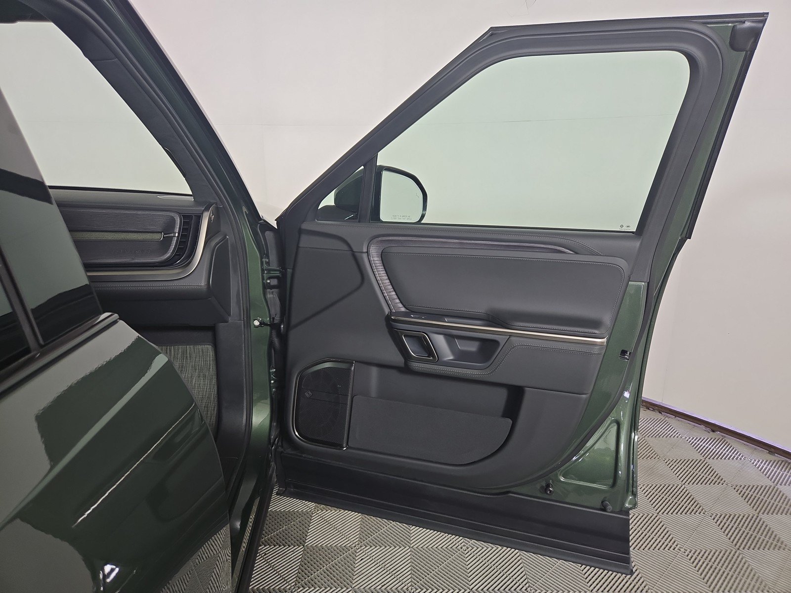 Used 2024 Rivian R1T Adventure AWD/4WD image 18