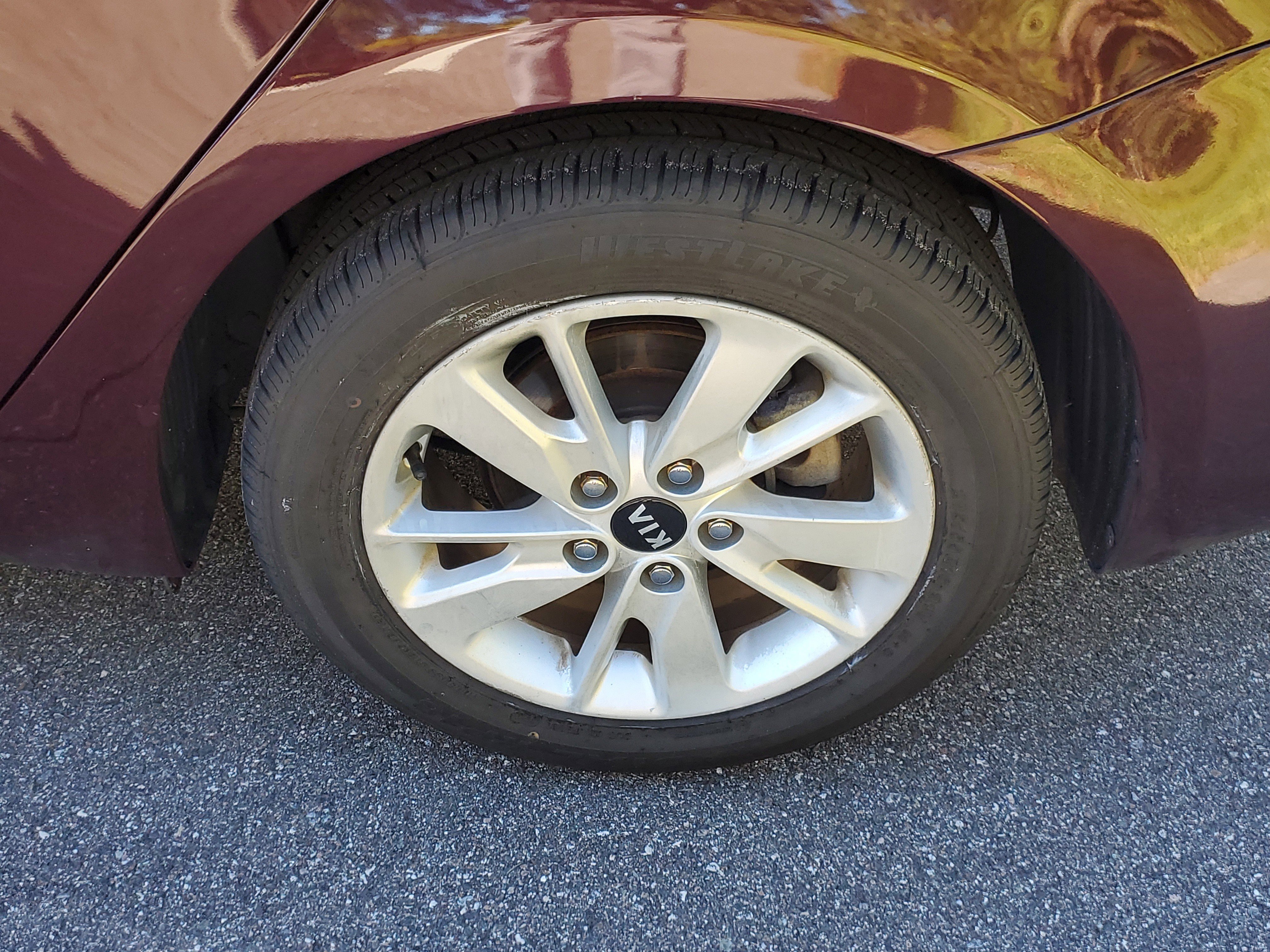 Used 2017 Kia Forte LX image 35