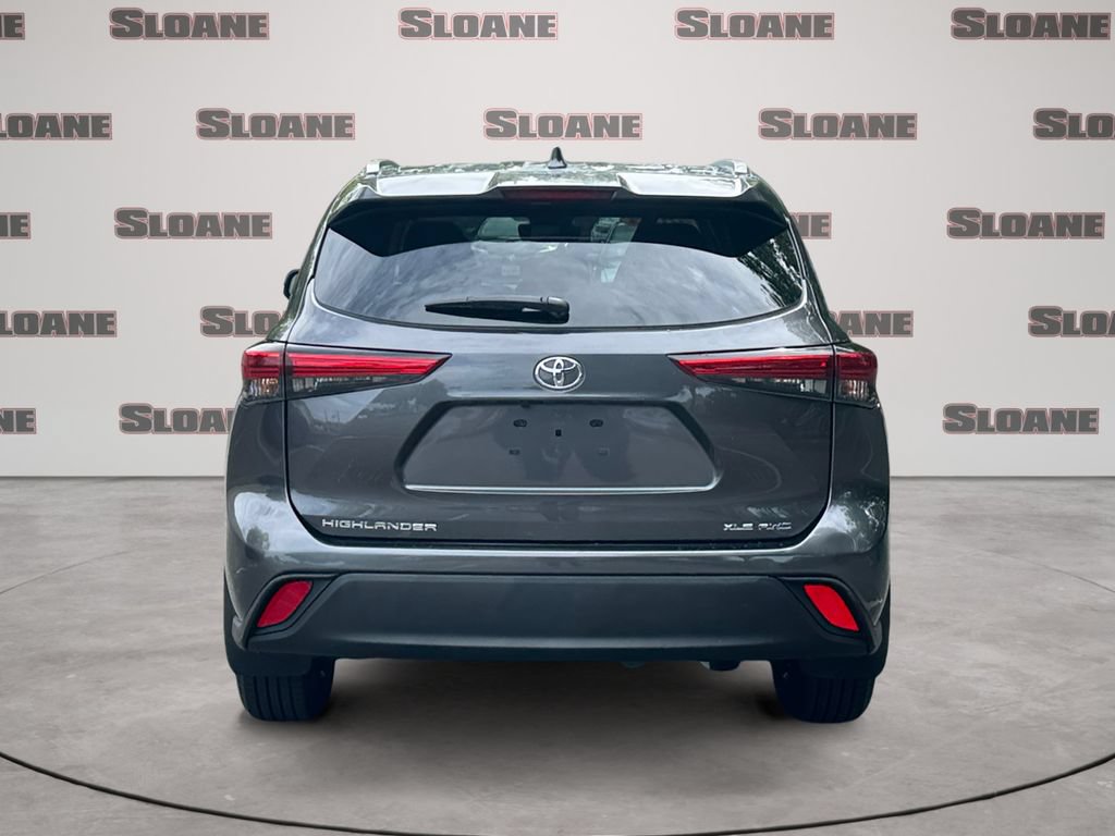 Used 2023 Toyota Highlander XLE AWD/4WD image 4
