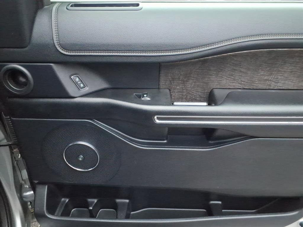 Used 2021 Ford Expedition Limited image 19