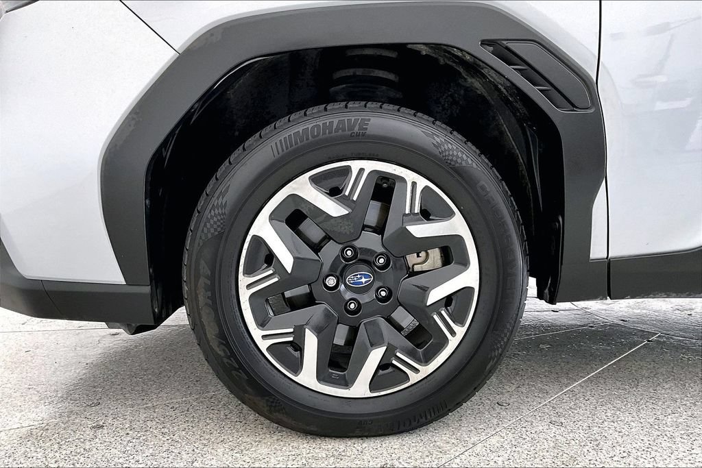 Used 2025 Subaru Forester Premium AWD/4WD image 11