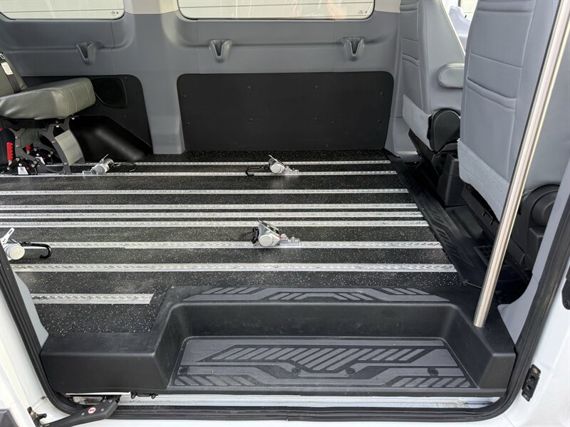 Used 2018 Ford Transit 150 XL RWD image 28