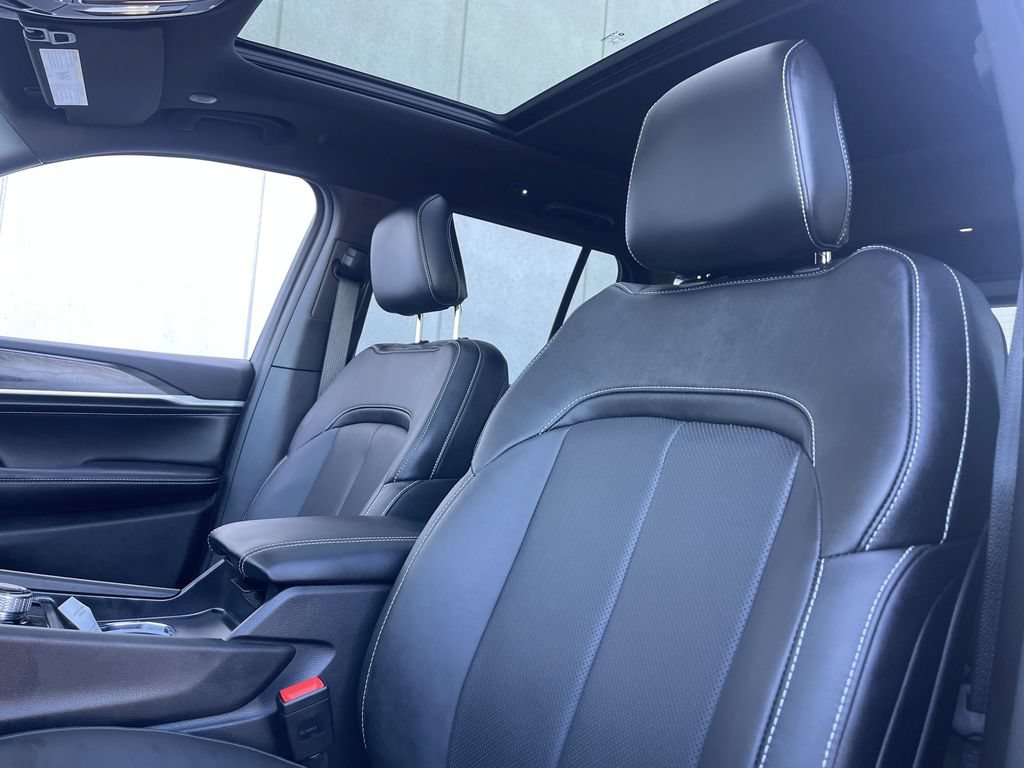 New 2026 Jeep Grand Cherokee Limited AWD/4WD image 17