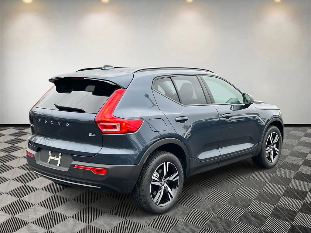 New 2026 Volvo XC40 B4 Core w/ Climate Package image 3