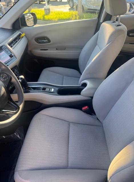 Used 2017 Honda HR-V LX image 9