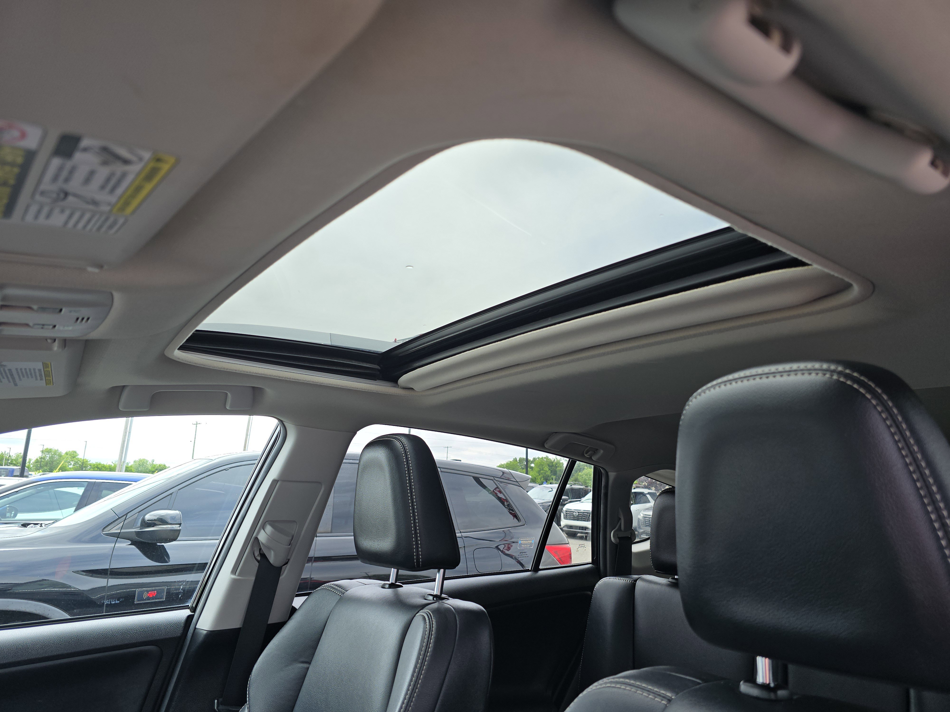 Used 2015 Toyota RAV4 Limited w/ Technology Package FWD image 5