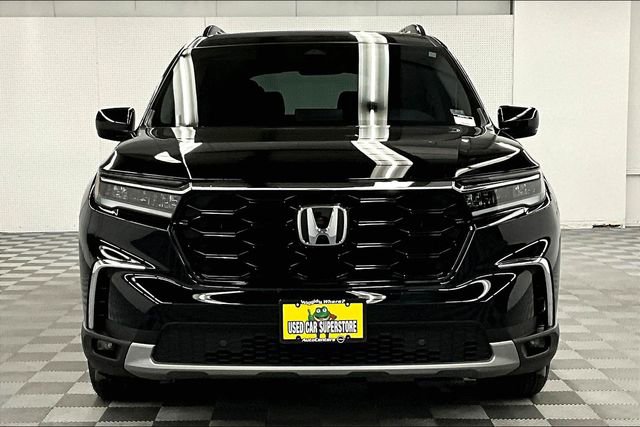 Used 2025 Honda Pilot Touring image 4