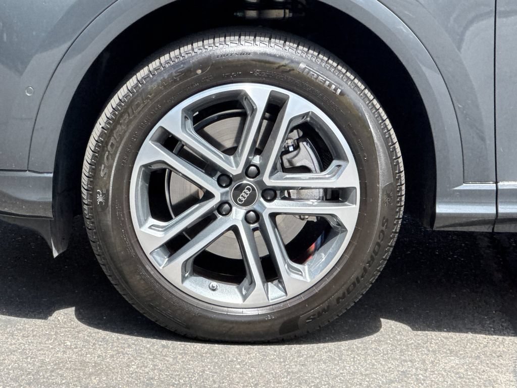 Certified 2025 Audi Q5 Premium w/ Convenience Package AWD/4WD image 38