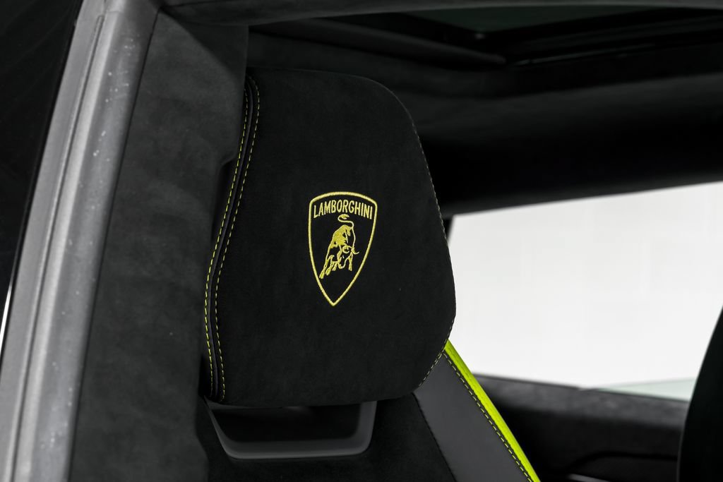 Used 2024 Lamborghini Urus Performante AWD/4WD image 41