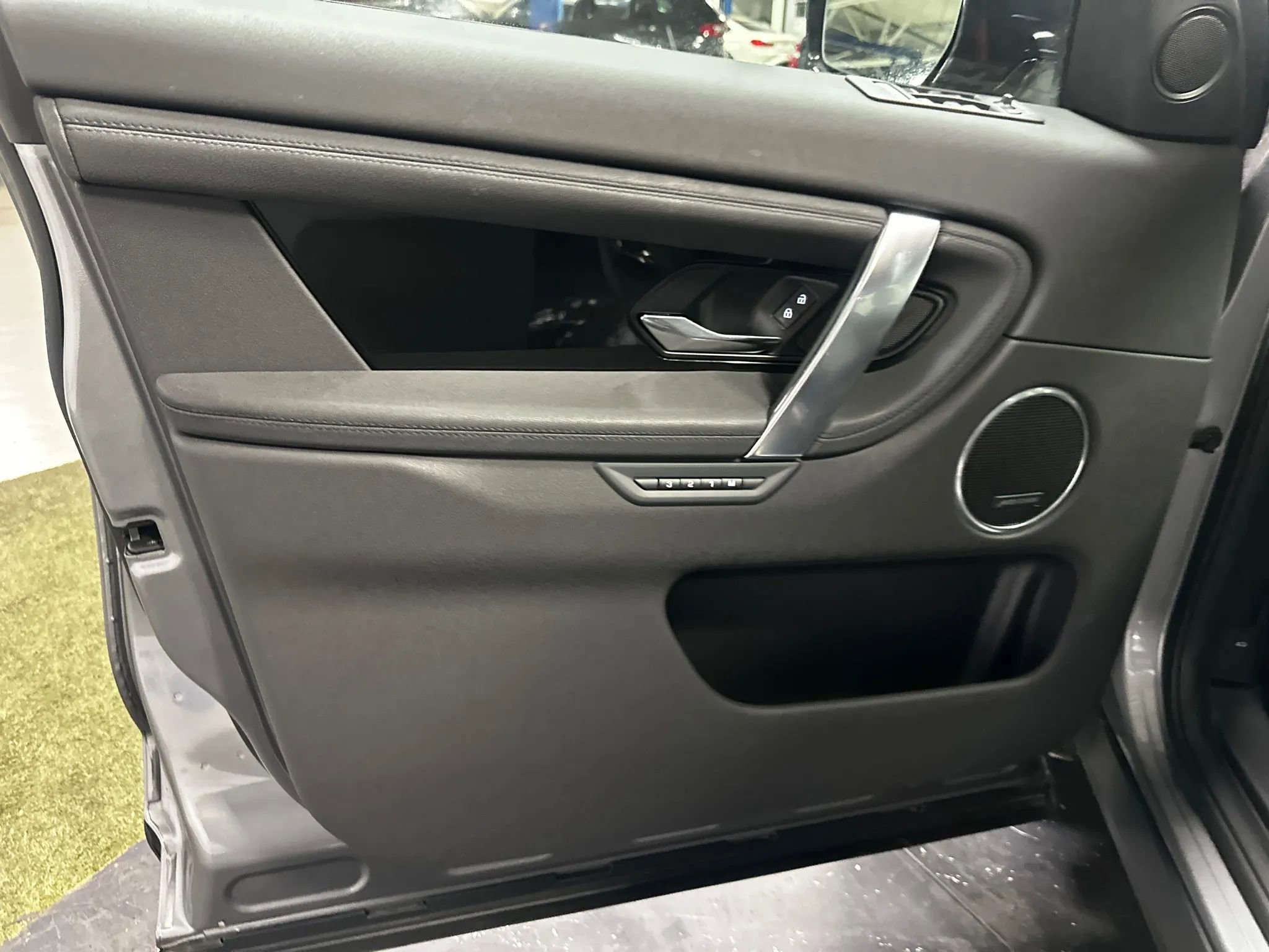 Used 2025 Land Rover Discovery Sport S image 11