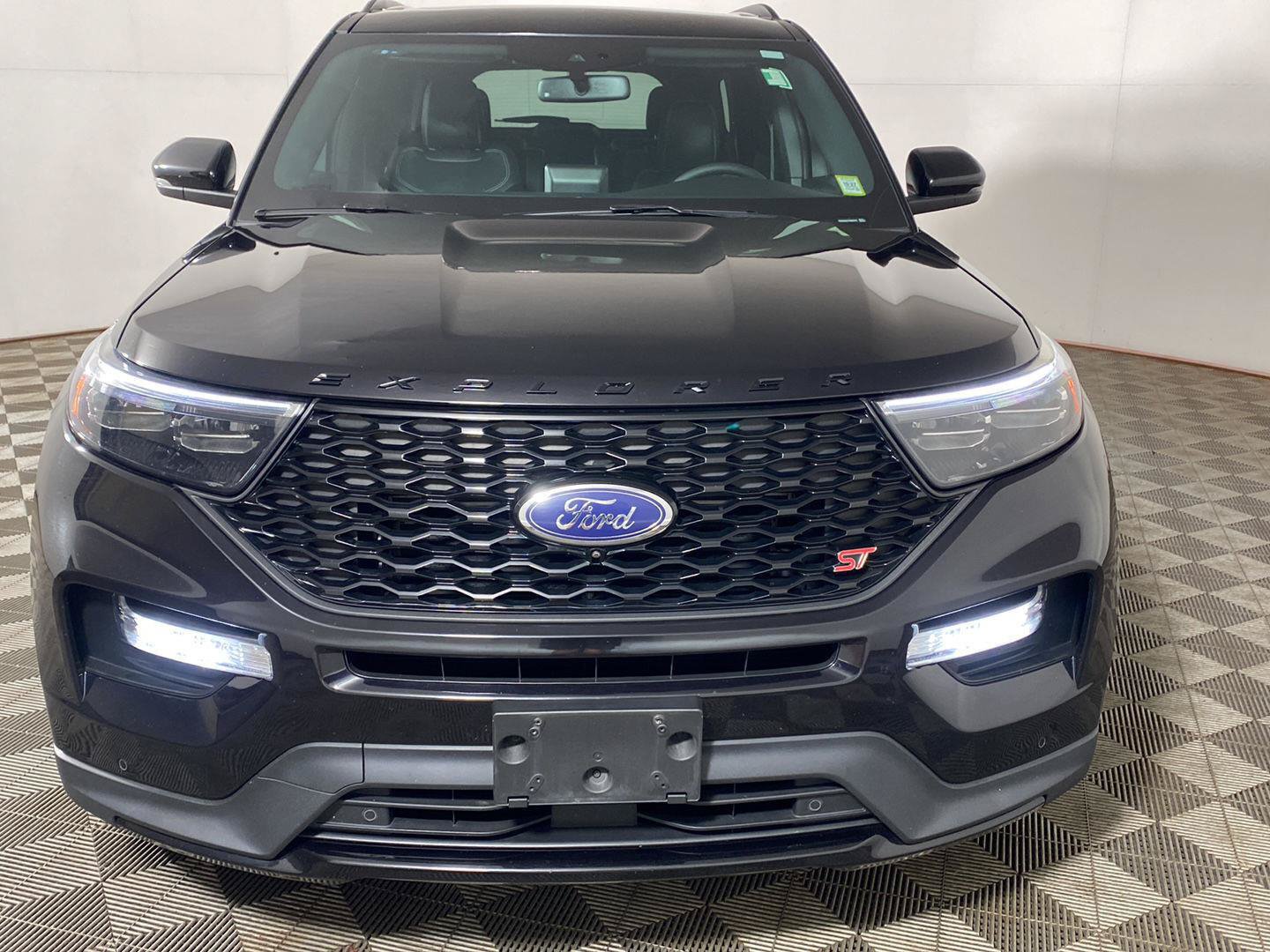Used 2023 Ford Explorer ST w/ Equipment Group 401A AWD/4WD image 2