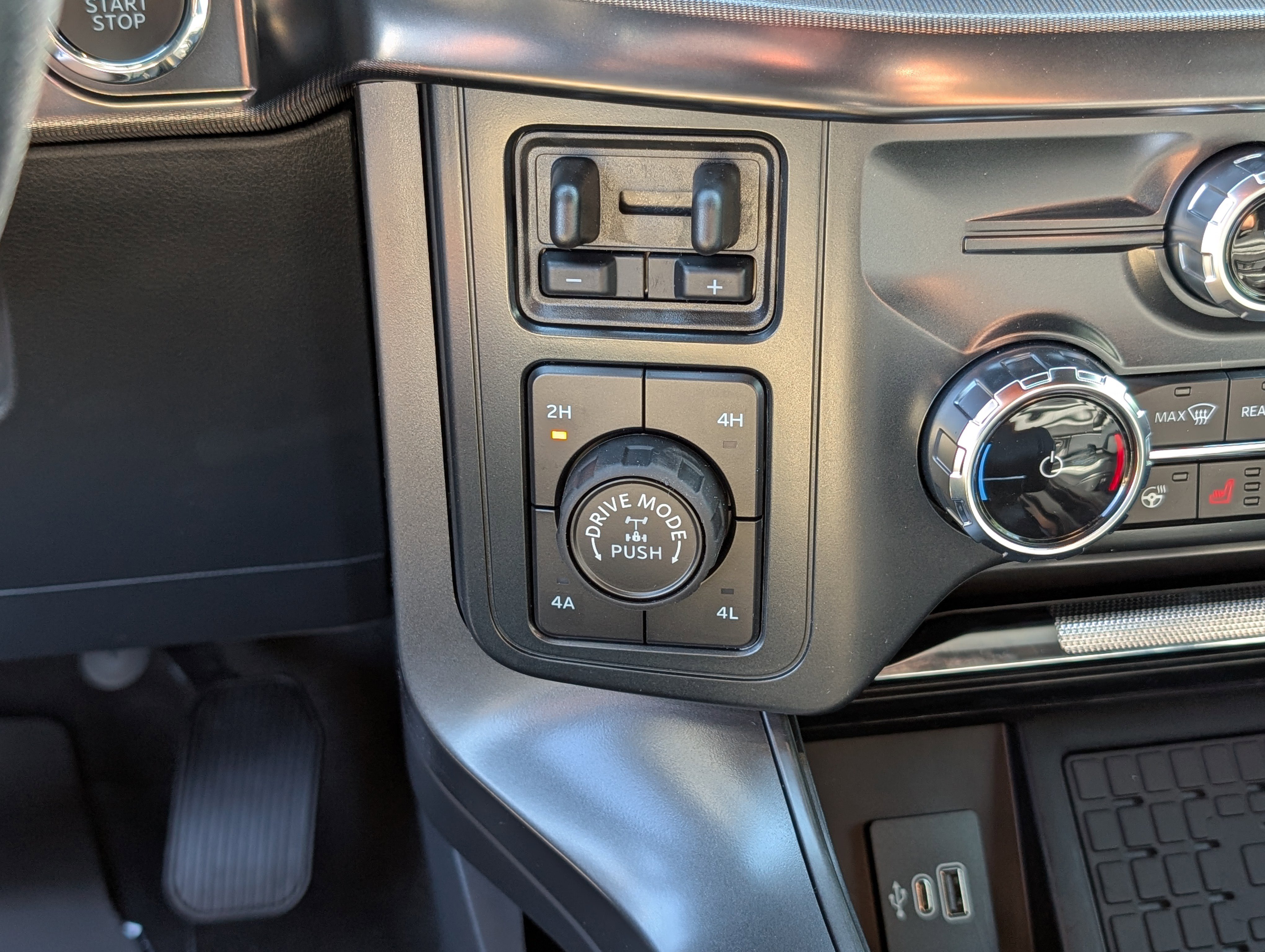 New 2025 Ford F150 Lariat w/ Equipment Group 502A High image 25