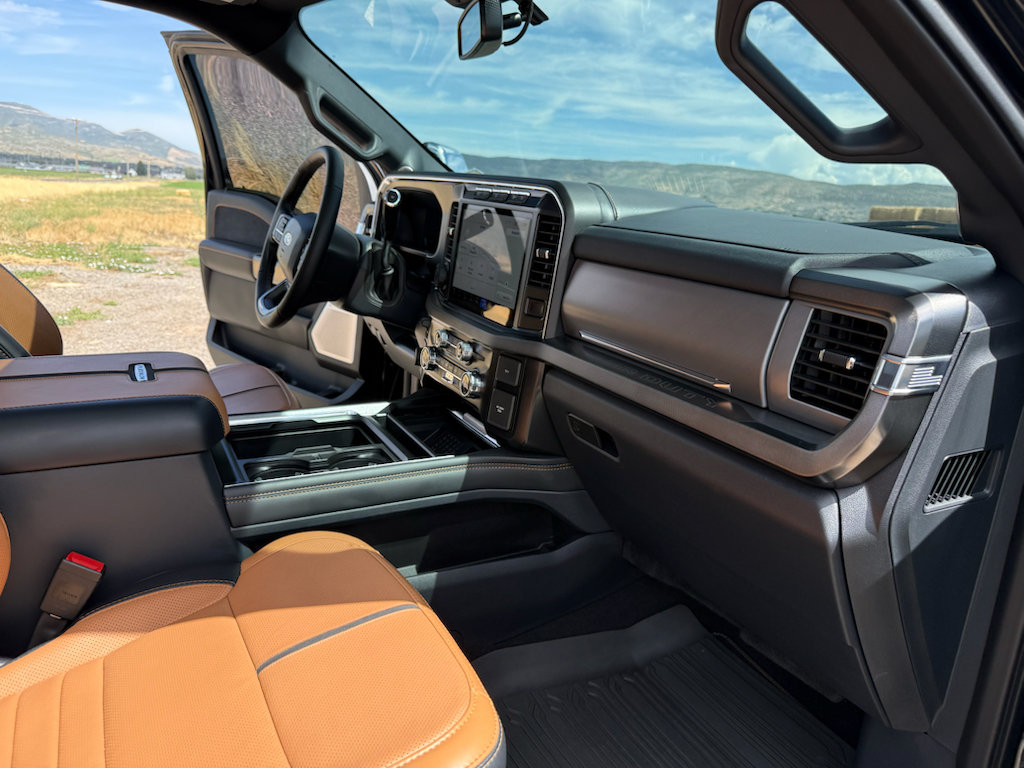 Used 2024 Ford F350 Platinum AWD/4WD image 37