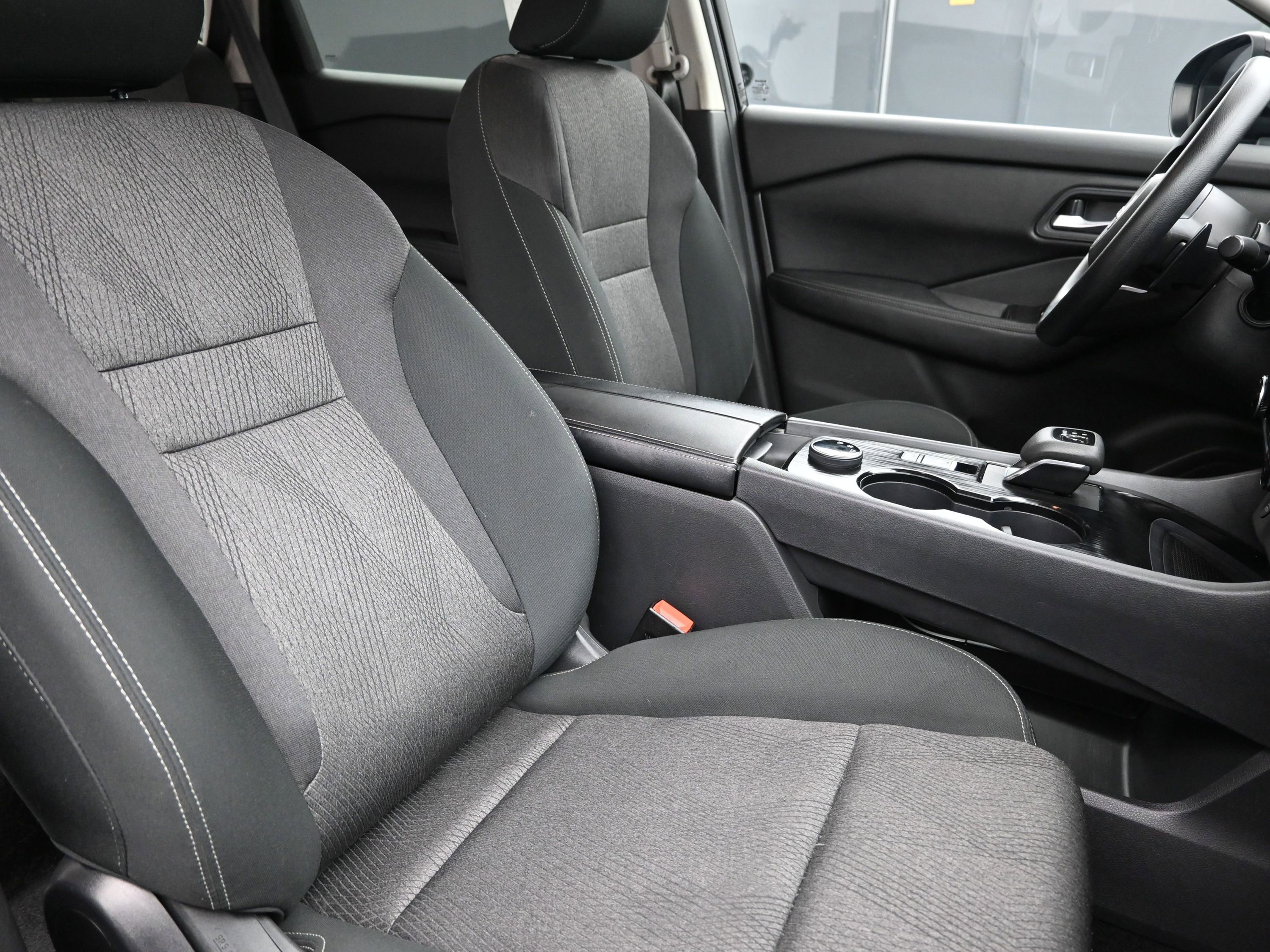 Used 2024 Nissan Rogue SV image 26