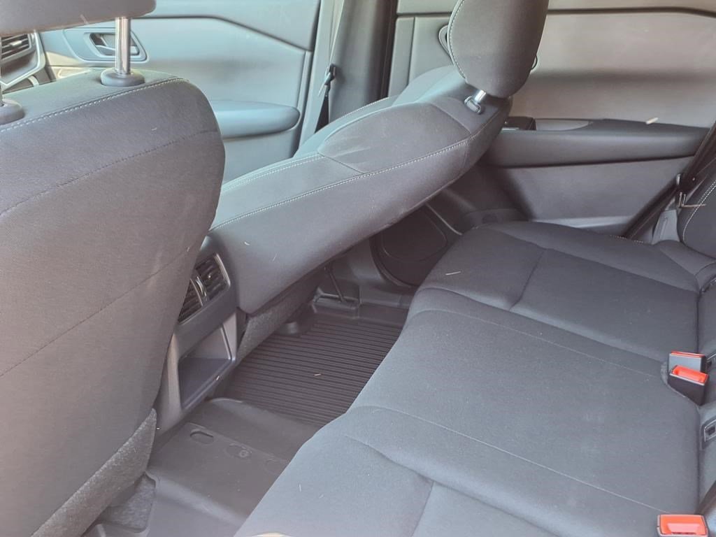 Used 2025 Nissan Rogue S image 8