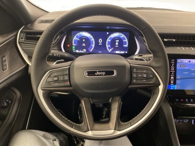 Used 2026 Jeep Grand Cherokee Limited AWD/4WD image 16