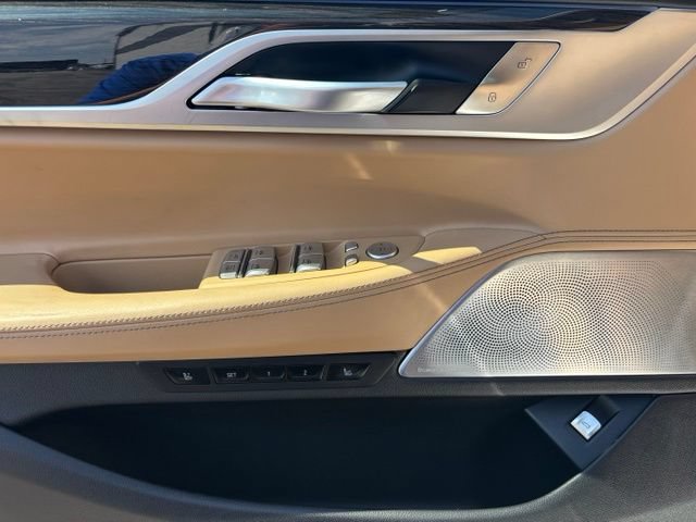 Used 2021 BMW 750i xDrive w/ Autobahn Package AWD/4WD image 12
