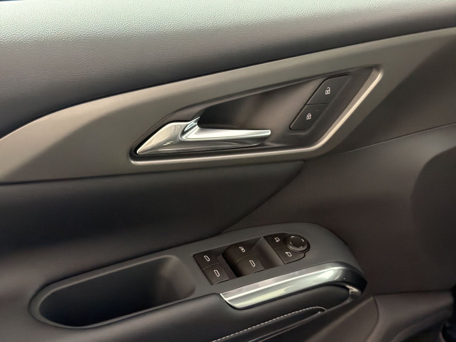 New 2027 Chevrolet Traverse LT w/ Midnight/Sport Edition FWD image 15