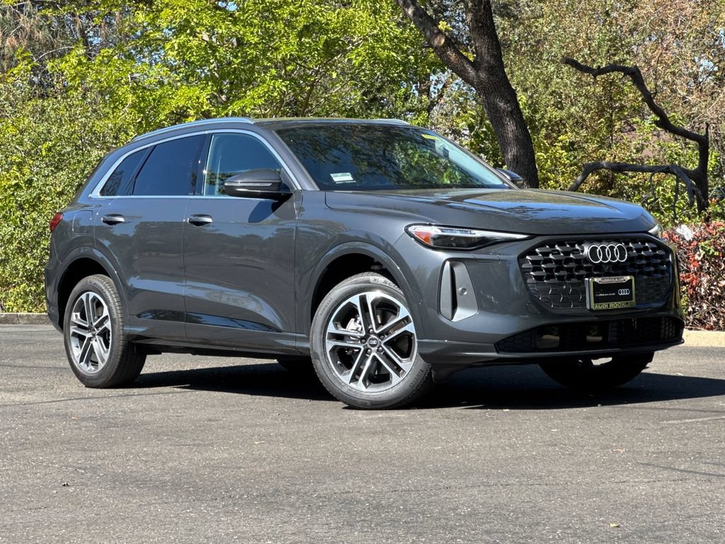 Certified 2025 Audi Q5 Premium AWD/4WD image 2