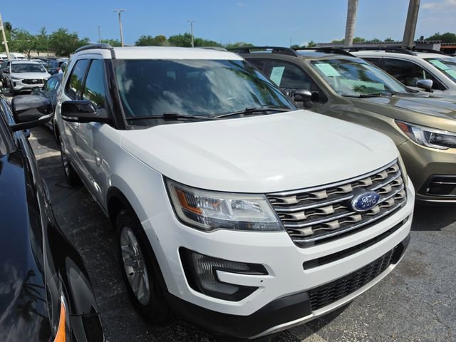 Used 2017 Ford Explorer XLT FWD image 2