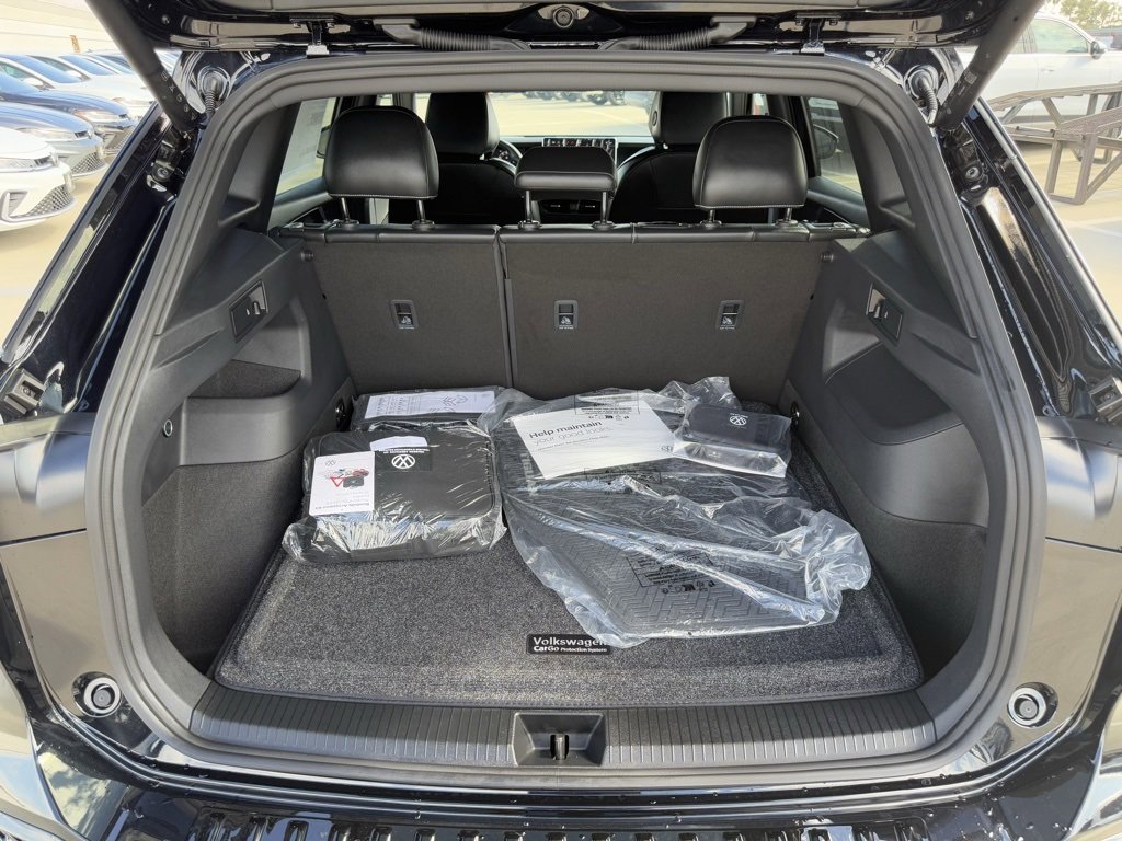 New 2026 Volkswagen Tiguan SE R-Line image 9