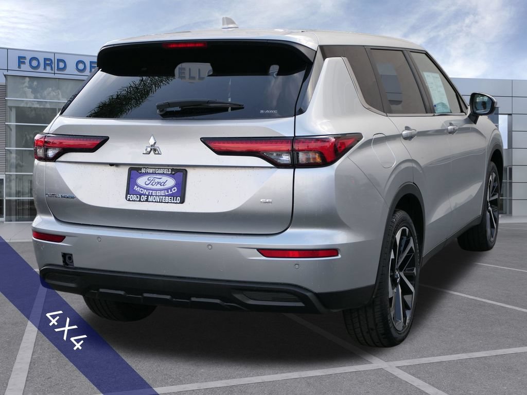 Used 2024 Mitsubishi Outlander SE AWD/4WD image 3