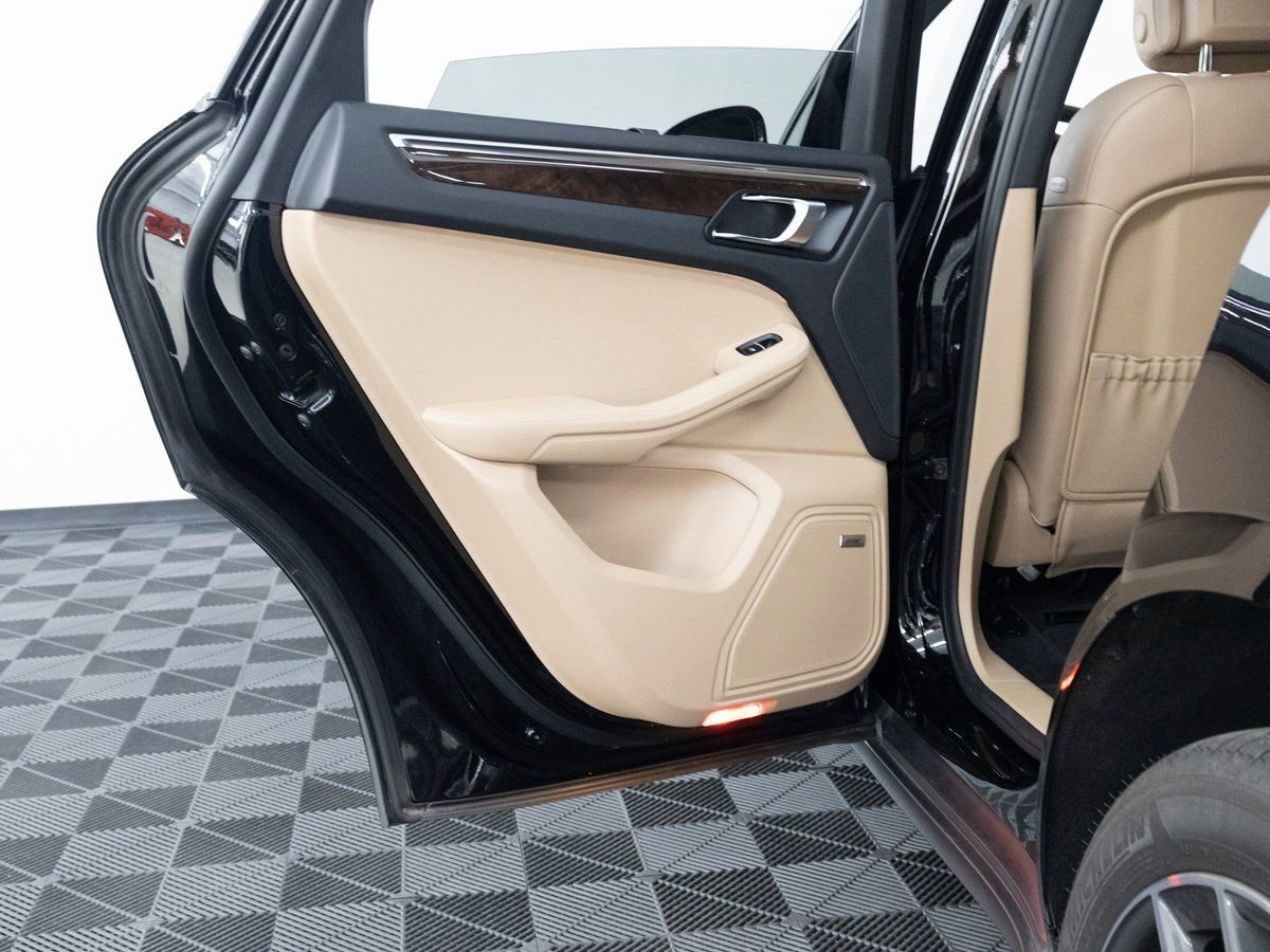 Certified 2025 Porsche Macan image 20