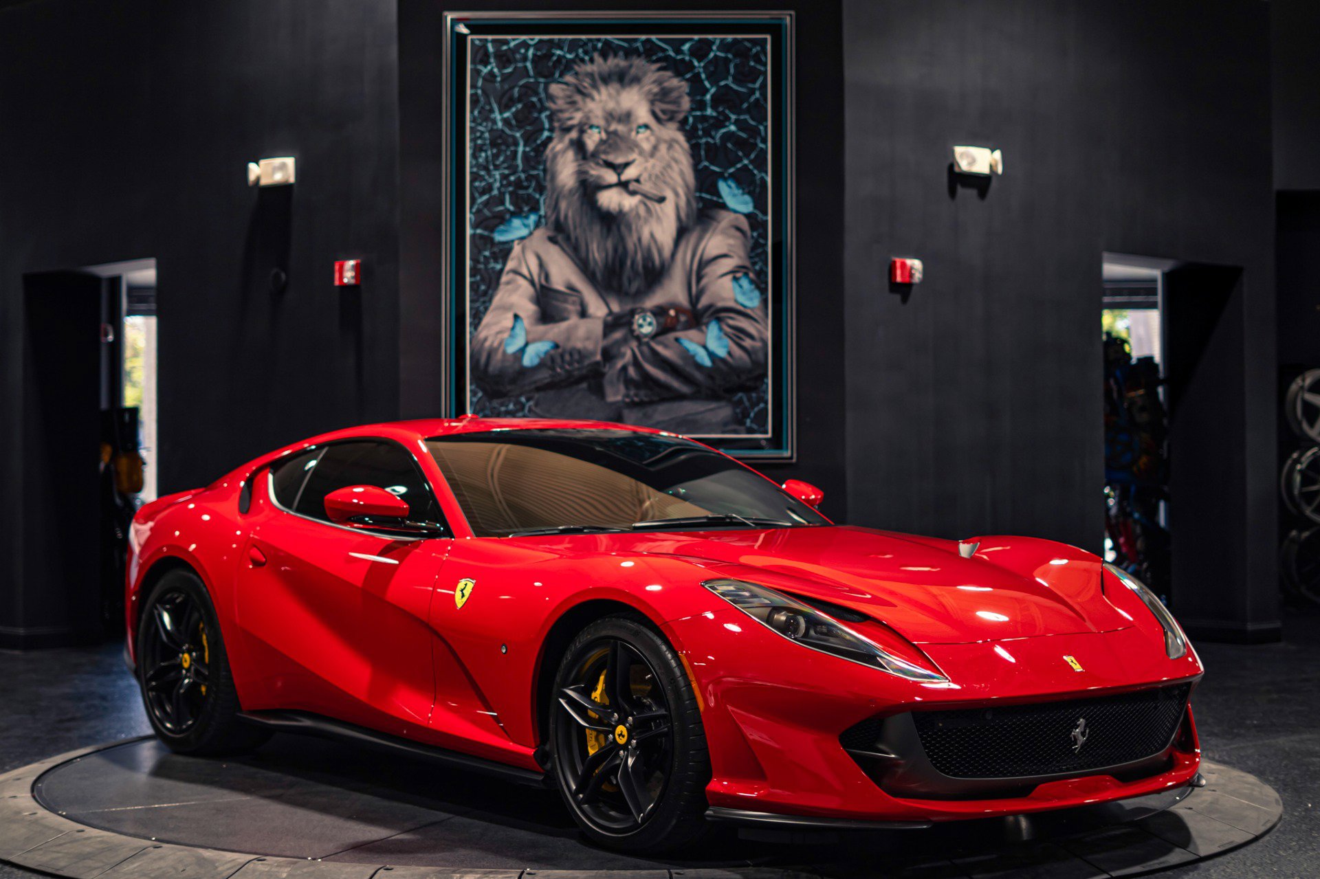 Used 2020 Ferrari 812 Superfast RWD image 9