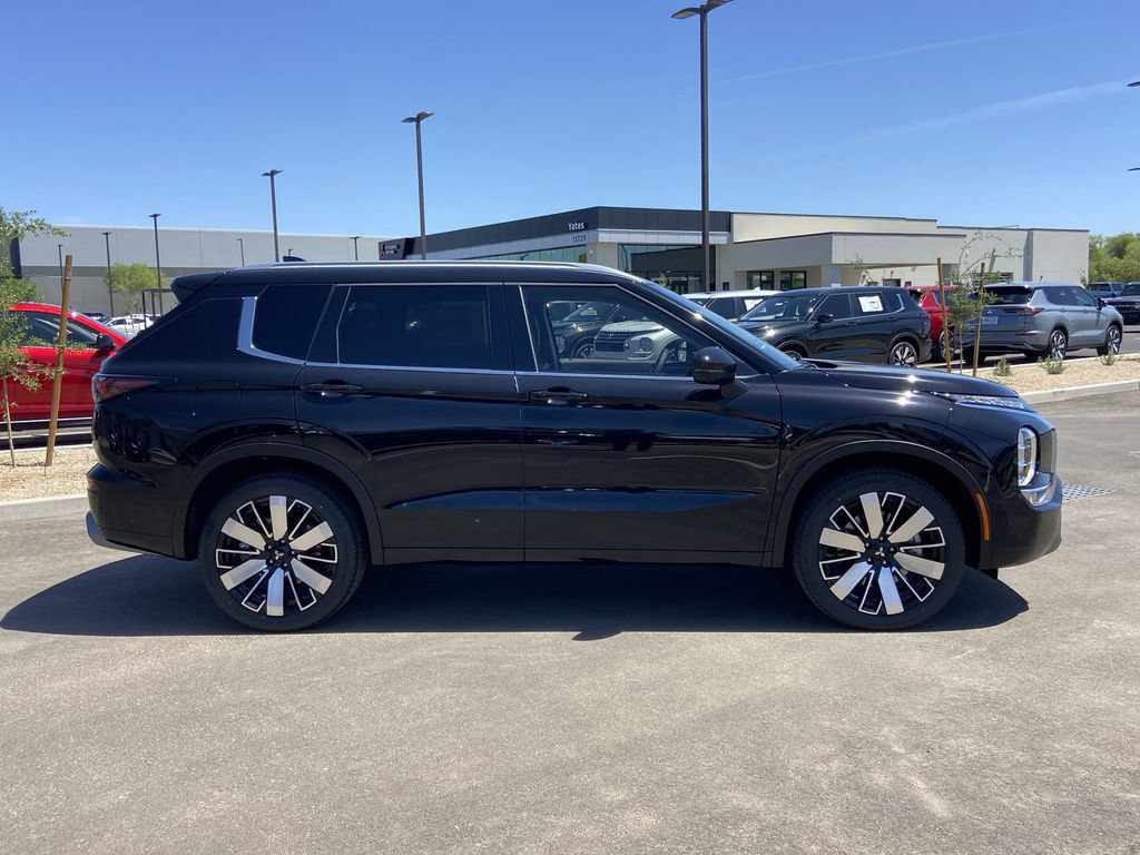 New 2026 Mitsubishi Outlander SEL FWD image 2
