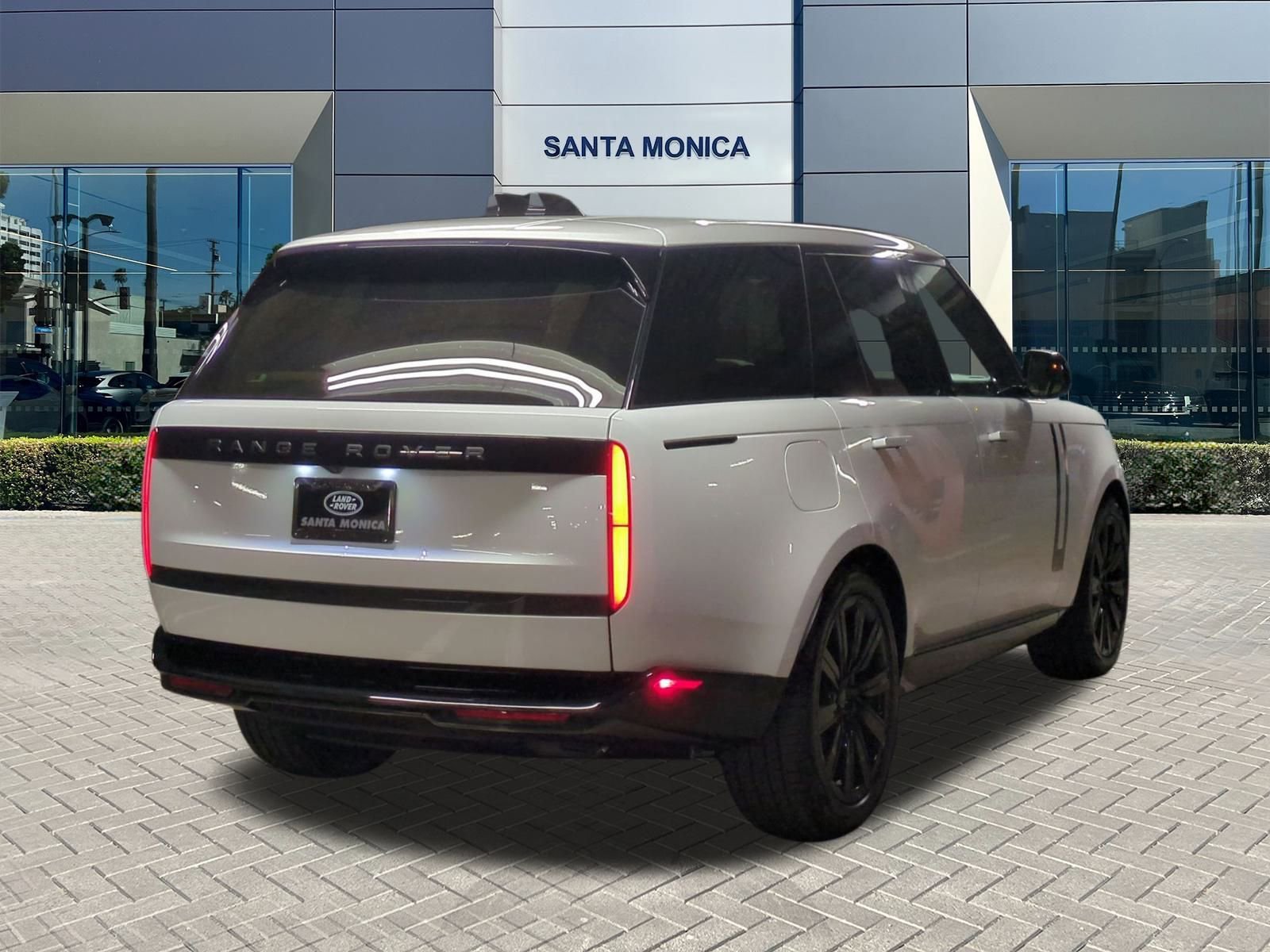 New 2026 Land Rover Range Rover SE image 5