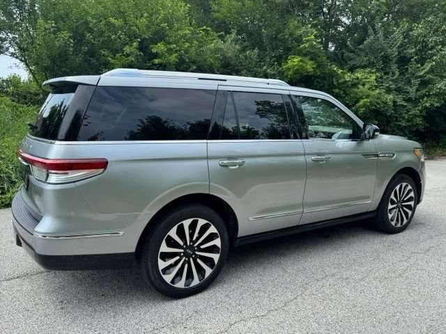 Used 2023 Lincoln Navigator Reserve AWD/4WD image 5