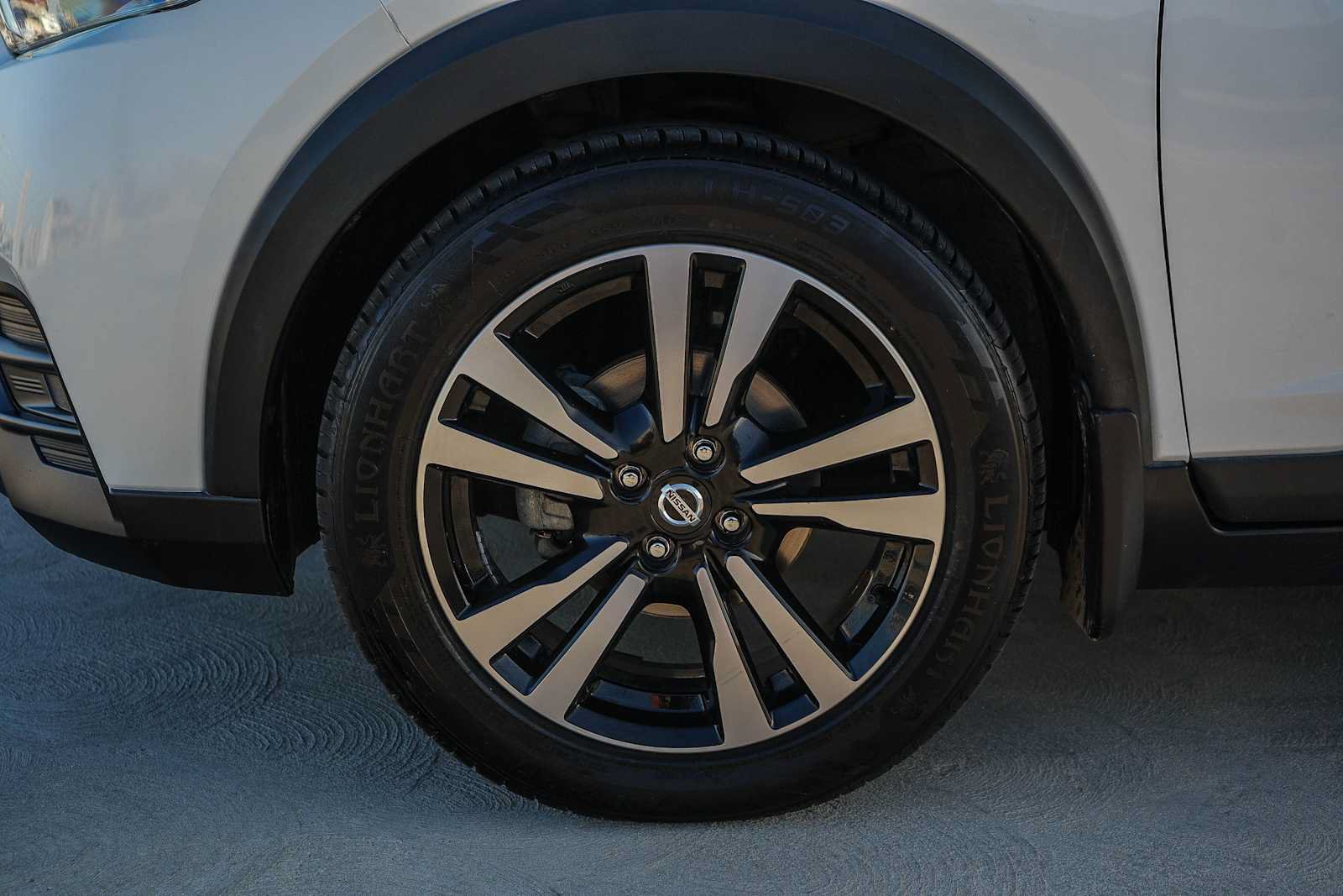 Used 2020 Nissan Kicks SV FWD image 11