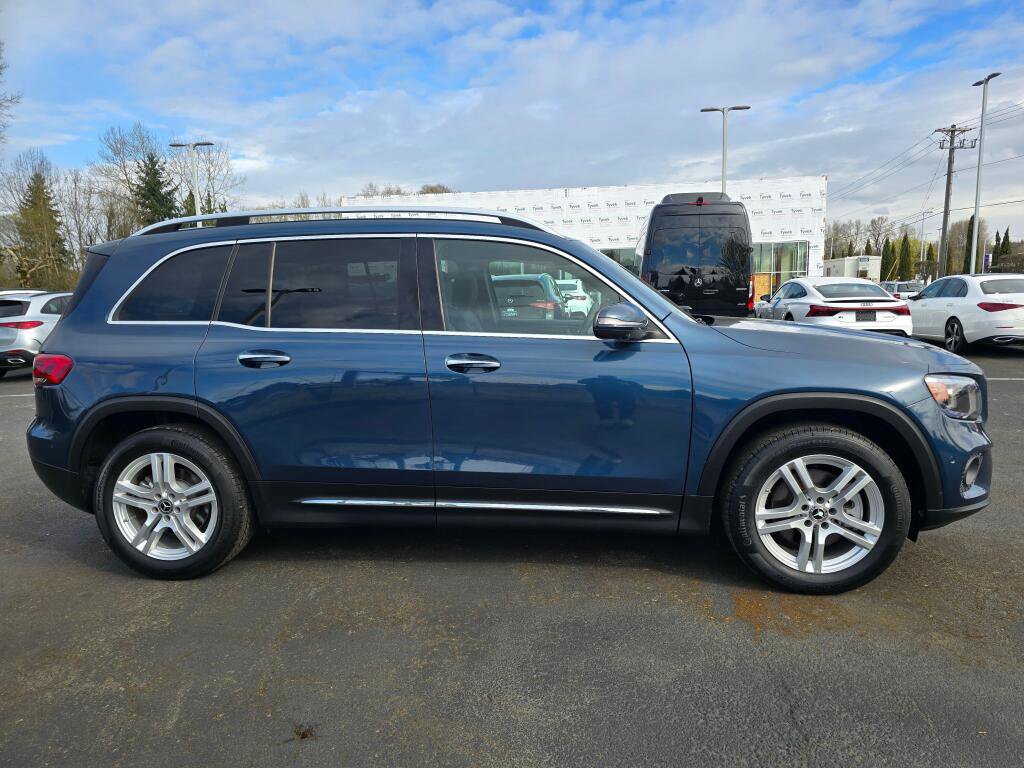 Used 2023 Mercedes-Benz GLB 250 4MATIC w/ Premium Package image 7