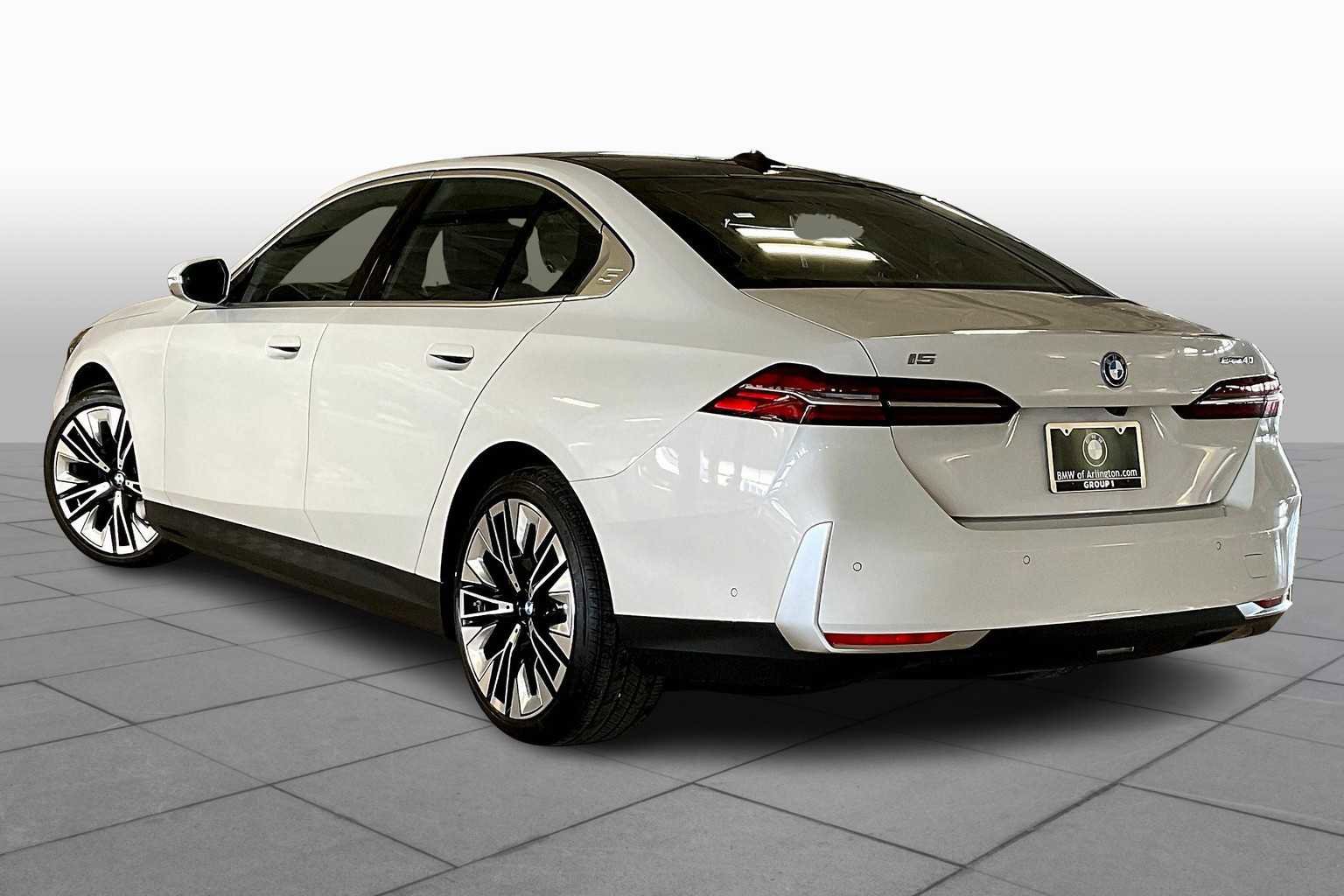 Used 2026 BMW i5 eDrive40 w/ Premium Package RWD image 12