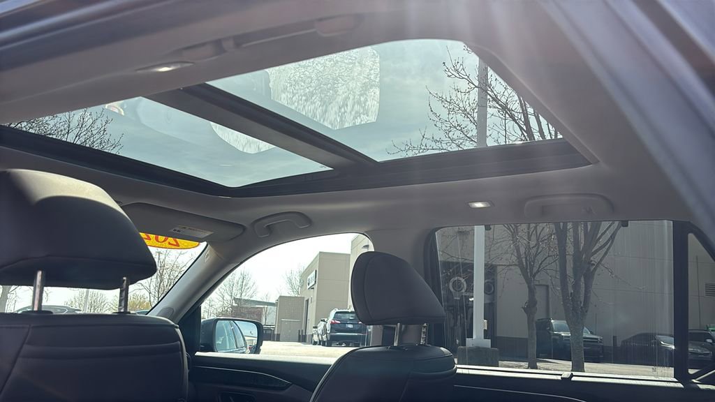 Certified 2024 Honda Pilot Elite image 33