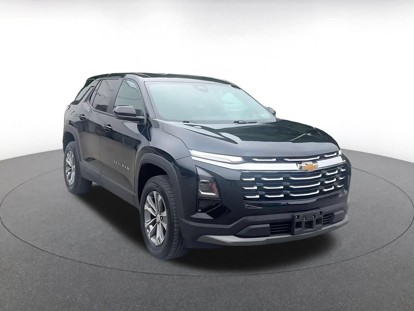 Used 2025 Chevrolet Equinox LT FWD image 3