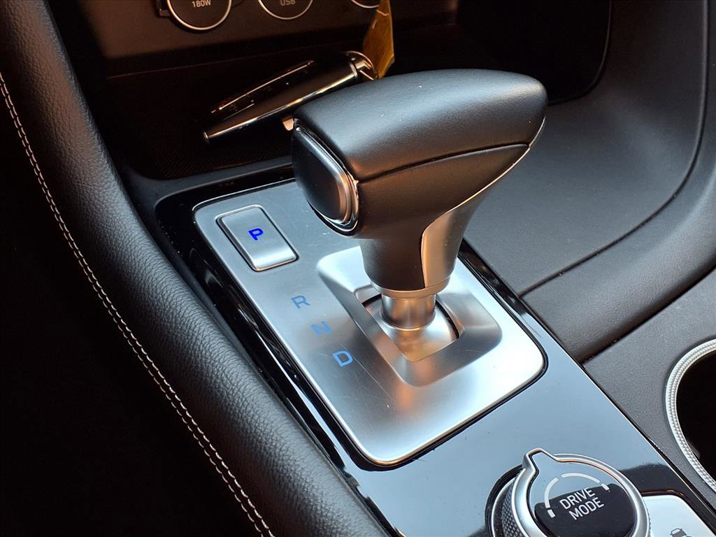 Used 2023 Genesis G70 2.0T image 13