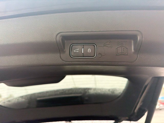 Used 2020 Ford Explorer XLT RWD image 23