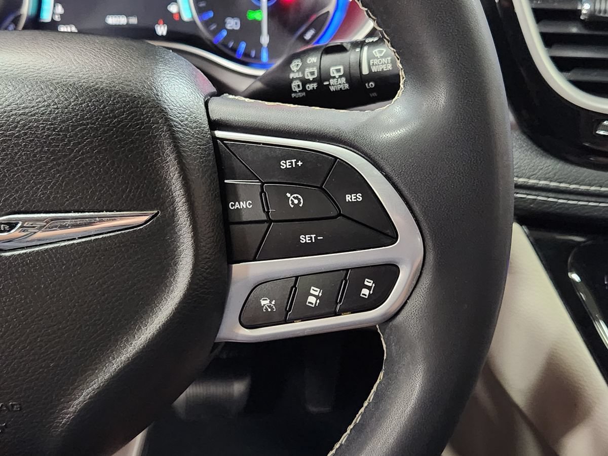 Used 2022 Chrysler Pacifica Touring-L w/ Uconnect Theater Family Group AWD/4WD image 51