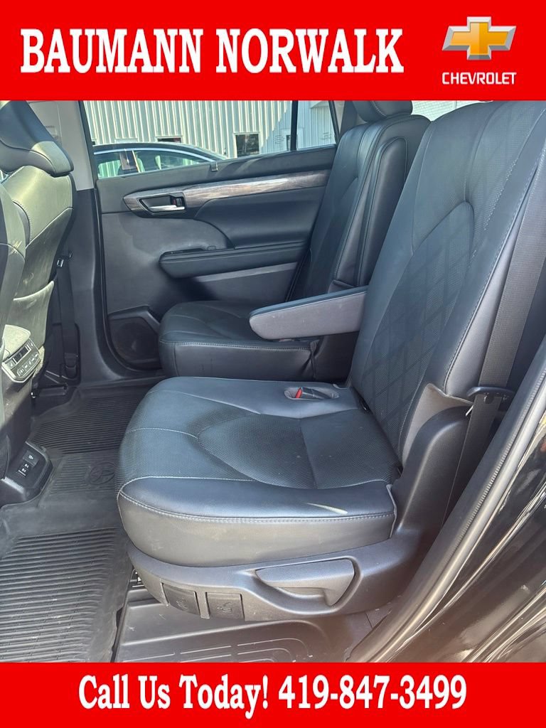 Used 2021 Toyota Highlander Platinum AWD/4WD image 37