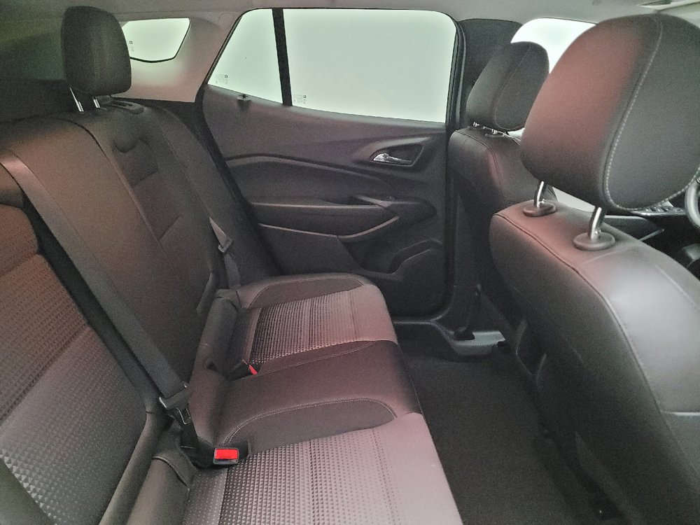 Used 2025 Chevrolet Trax LT FWD image 19