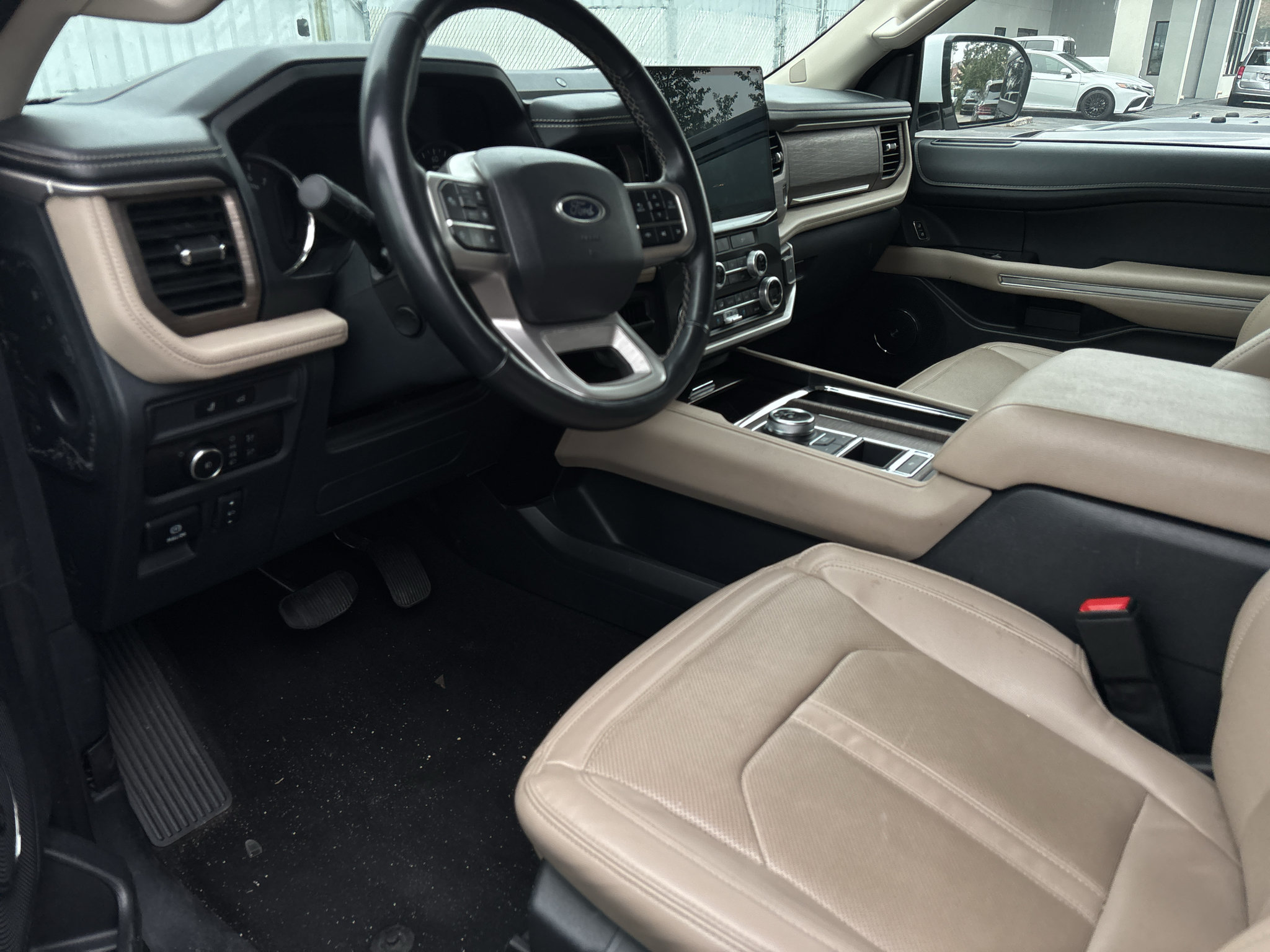 Used 2024 Ford Expedition Limited RWD image 6