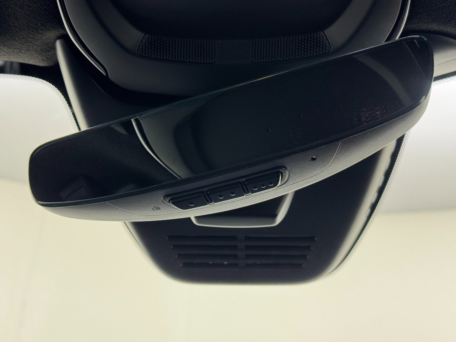 Used 2024 Volvo XC40 Recharge Plus w/ Protection Package Premier image 31