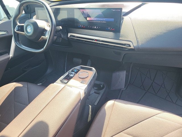 Used 2024 BMW iX xDrive50 w/ Premium Package AWD/4WD image 3