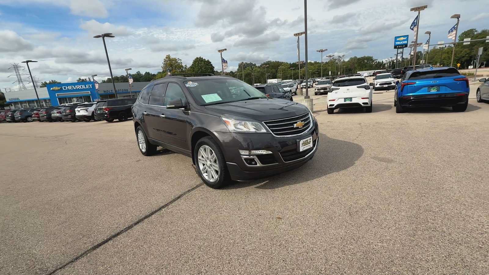 Used 2015 Chevrolet Traverse LT w/ Style and Technology Package FWD image 2