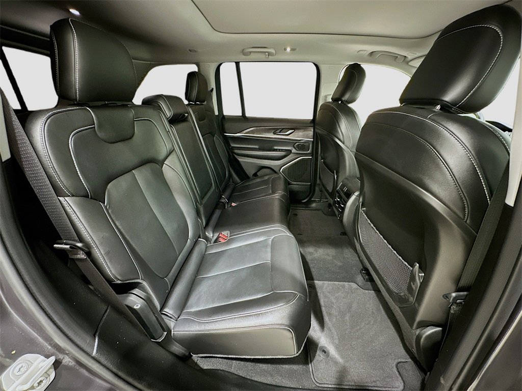 Used 2022 Jeep Grand Cherokee Limited image 29